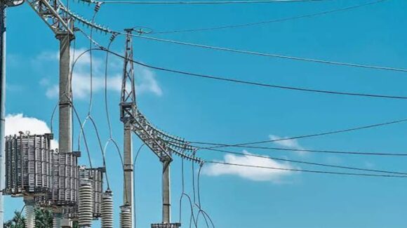 ¡Aún no llega Polo! Villa de Guadalupe lleva días sin luz; vecinos reportan fallas tras las lluvias en Concordia, Sinaloa