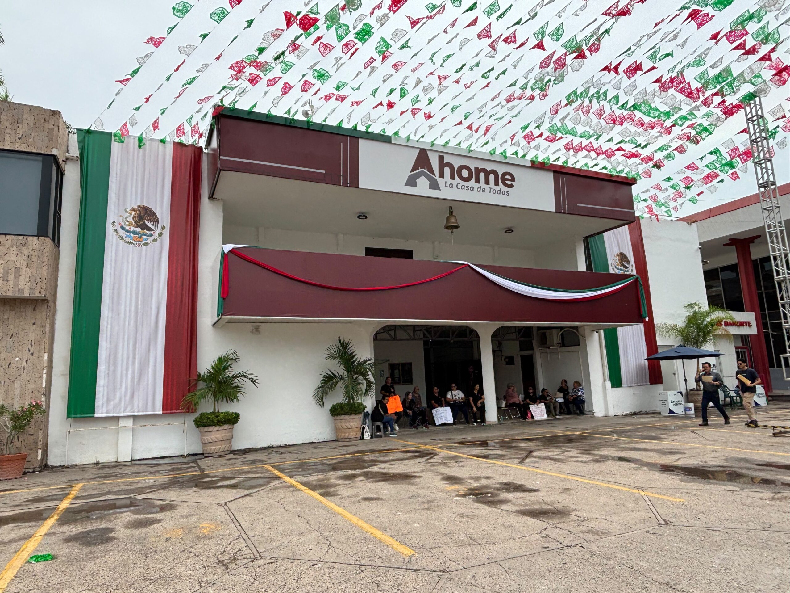 Viudas de policías toman el Palacio Municipal de Ahome