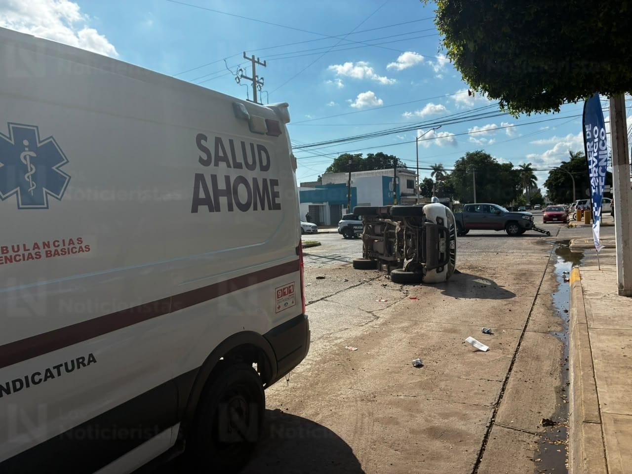 Hombre resulta lesionado tras sufrir volcadura en el sector centro de Los Mochis