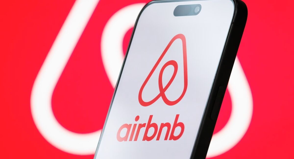 ¿Usas Airbnb? La plataforma cambia sus reglas en México; anfitriones ya no podrán exigirte estas tareas antes de salir
