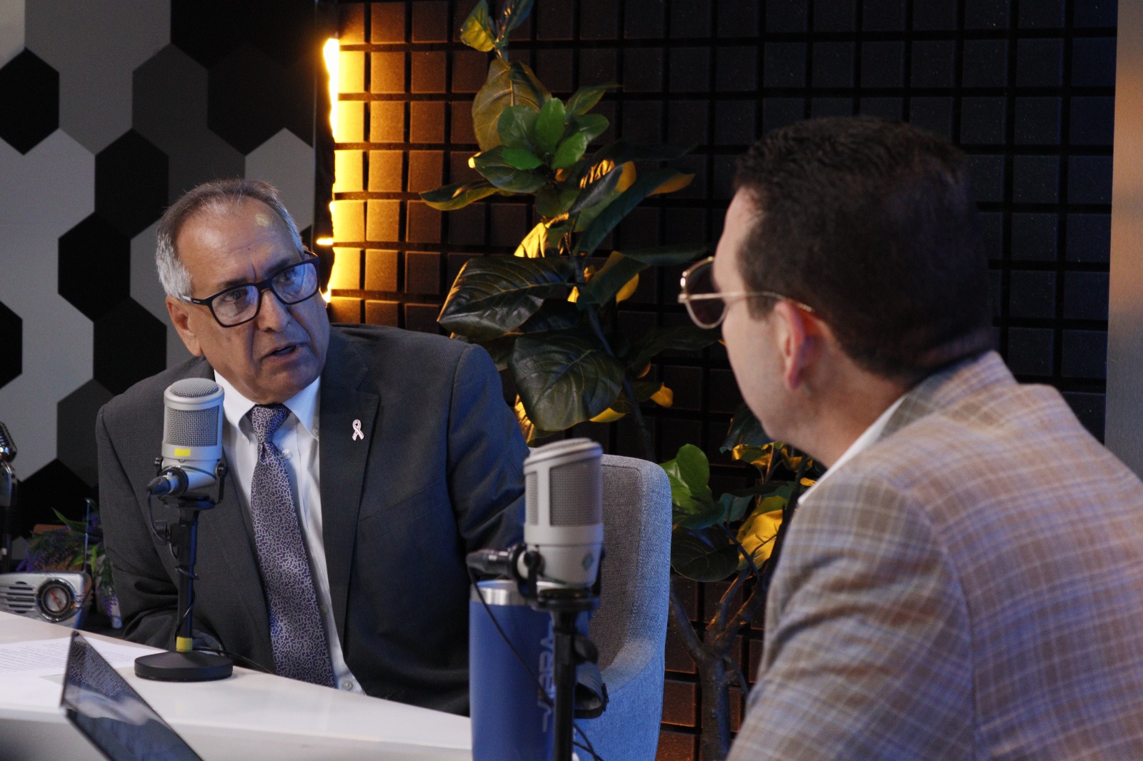 Ambrocio Chavez en entrevista en Los Noticieristas