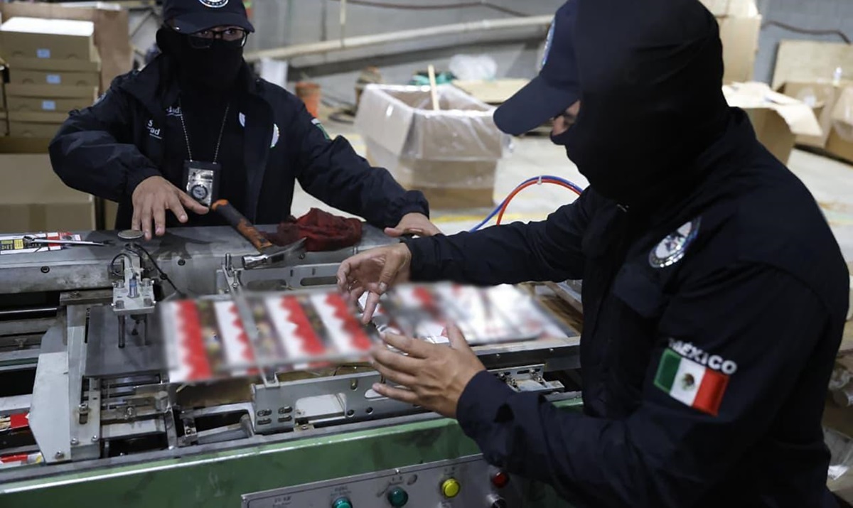 Aseguran 60 toneladas de cigarrillos en Edomex, detienen a 3 personas 2