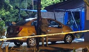 Atacan a balazos al conductor de un vehículo al llegar a una casa en el fraccionamiento Zona Dorada de Culiacán, Sinaloa