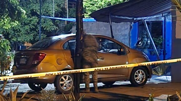 Atacan a balazos al conductor de un vehículo al llegar a una casa en el fraccionamiento Zona Dorada de Culiacán, Sinaloa