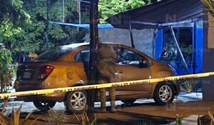 Atacan a balazos al conductor de un vehículo al llegar a una casa en el fraccionamiento Zona Dorada de Culiacán, Sinaloa