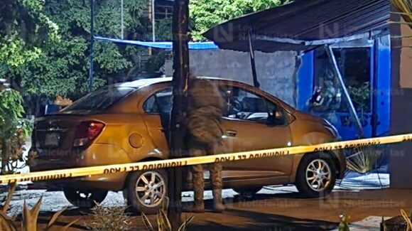 Atacan a balazos al conductor de un vehículo al llegar a una casa en el fraccionamiento Zona Dorada de Culiacán, Sinaloa