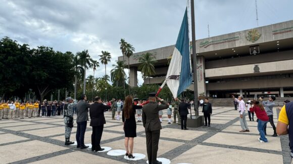 Autoridades conmemoran 143 años del nacimiento del Gral. Ángel Flores y aniversario de los Caídos en Tlatelolco, en Culiacán, Sinaloa 