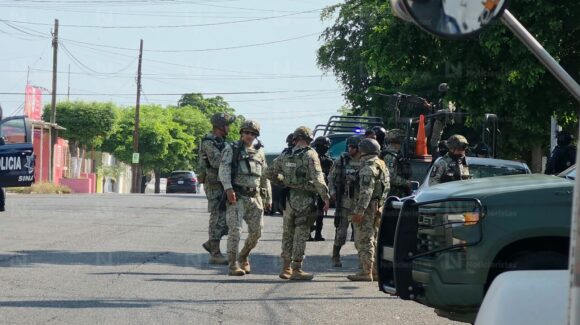 Atacan a balazos un vehículo en la Miguel Hidalgo de Culiacán y solo encuentran casquillos