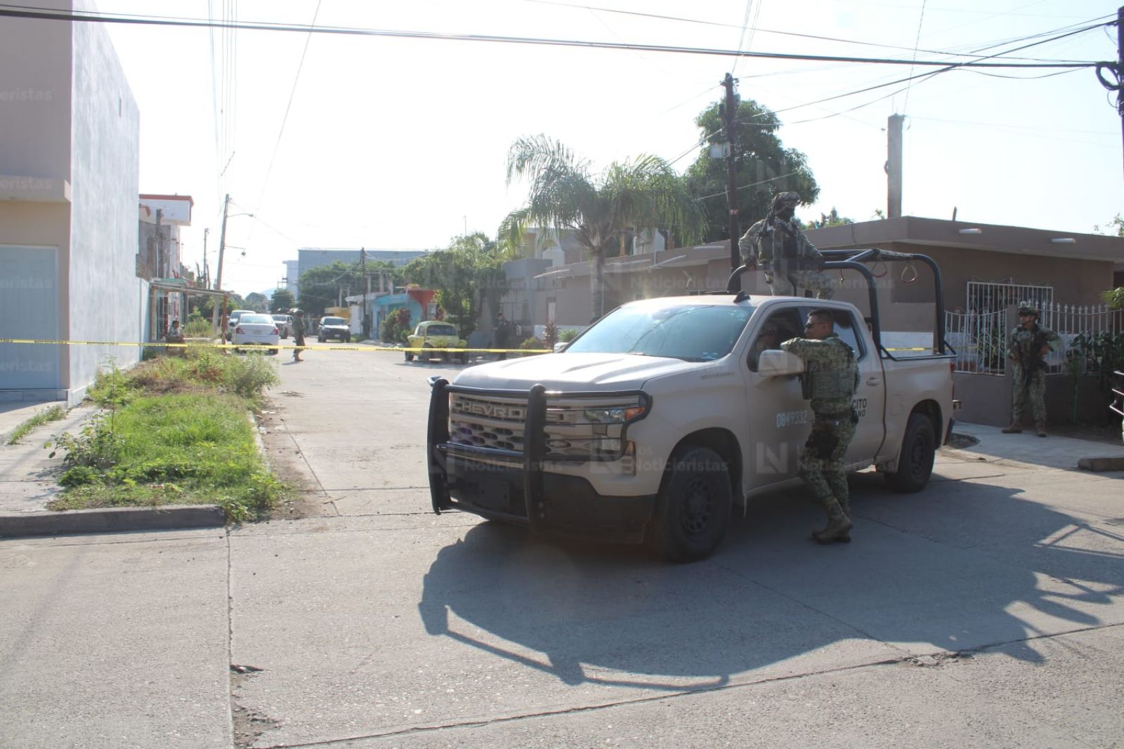 Balean fachada de una vivienda; una mujer sufre crisis nerviosa