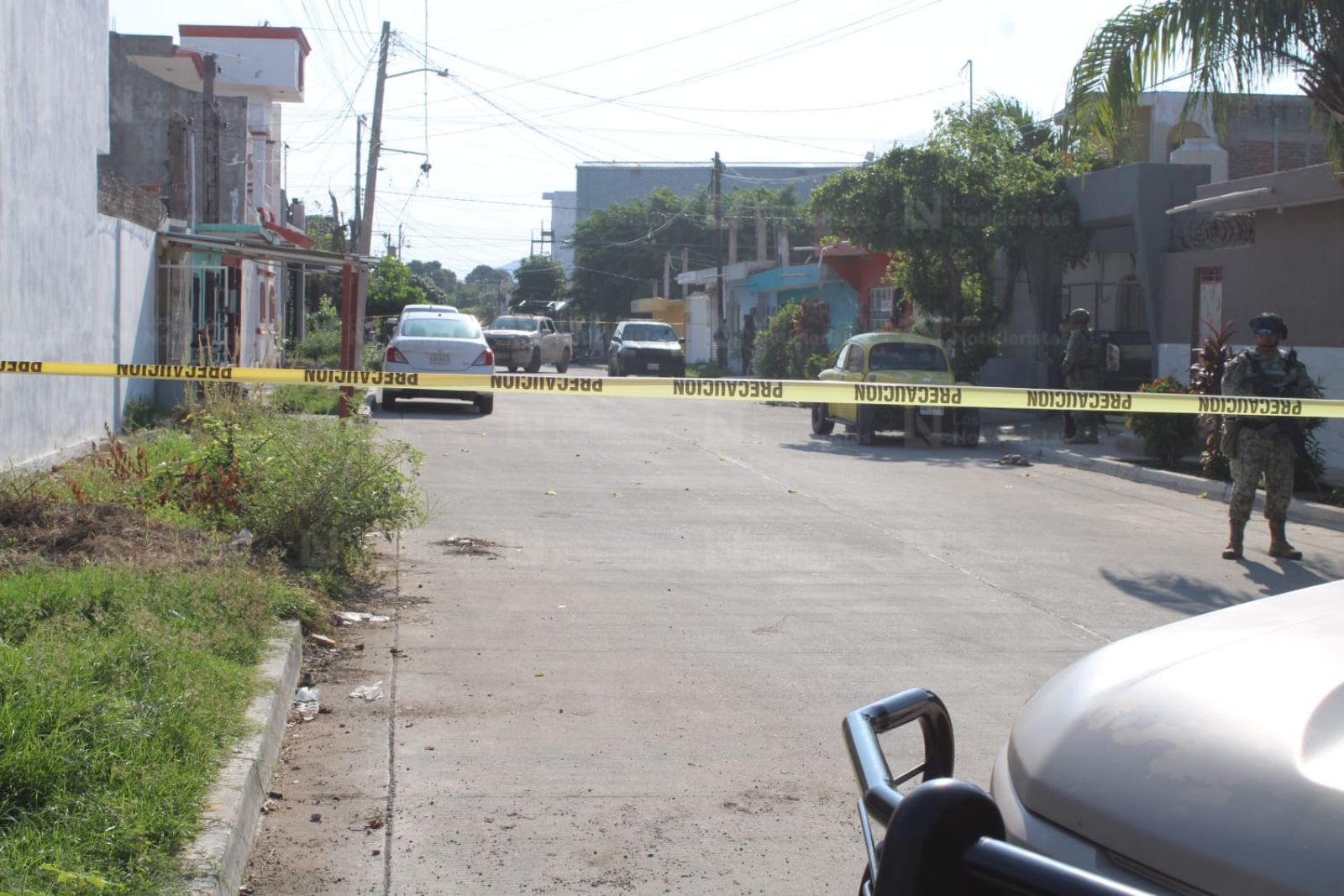 Balean fachada de una vivienda; una mujer sufre crisis nerviosa