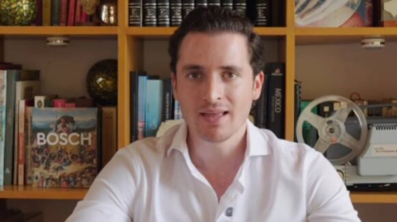 Bernardo Bosch, hermano de la Miss Universo Fátima Bosch, se registra para una coordinación de Morena