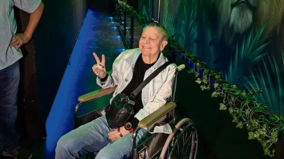 César Bono aclara qué ocurrió con su ojo tras rumores de una cirugía; desmiente que le hayan retirado el órgano
