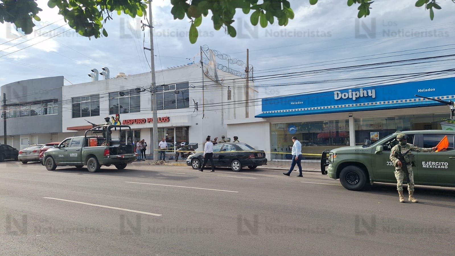 Ejecutan a una mujer dentro de una heladería de Lomas del Boulevard en Culiacán