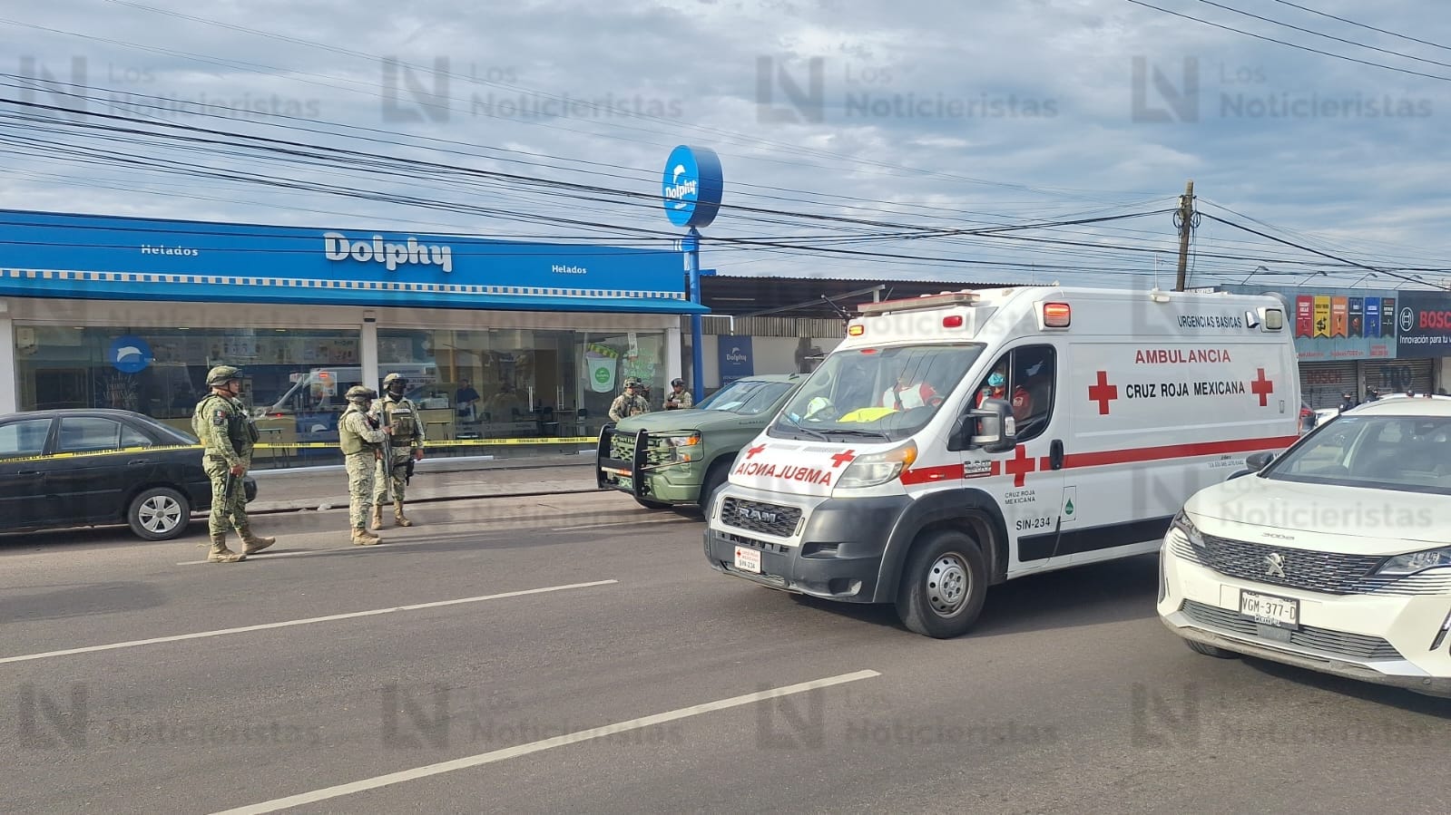 Ejecutan a una mujer dentro de una heladería de Lomas del Boulevard en Culiacán