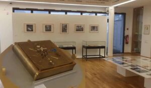 Roban en Francia “El Apocalipsis de San Juan”, pieza con cubierta creada por Salvador Dalí