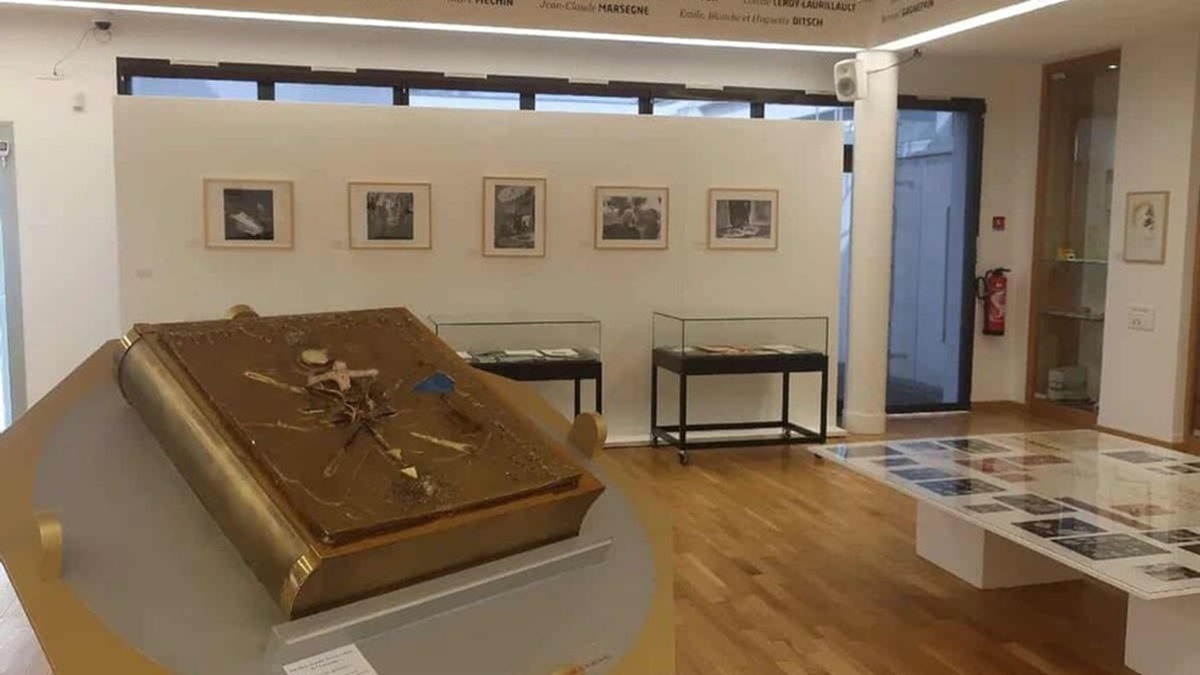El Apocalipsis de San Juan, con cubierta creada por Salvador Dalí