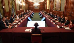 Sheinbaum destaca confianza de empresas de EU en México tras reunión con empresarios y embajador Ronald Johnson
