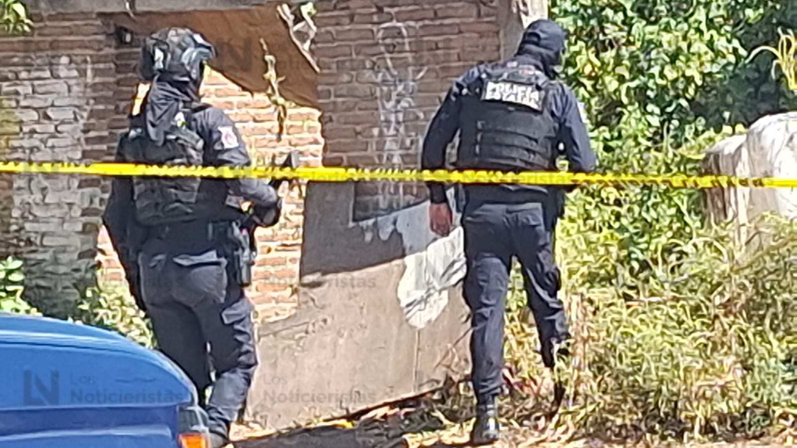 Envuelto en plásticos negros y atado con cinta gris se encuentran asesinada a una persona en El Ranchito de Culiacán