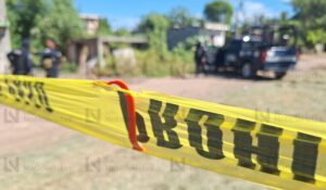 Envuelto en plásticos negros y atado con cinta gris encuentran asesinada a una persona en El Ranchito de Culiacán