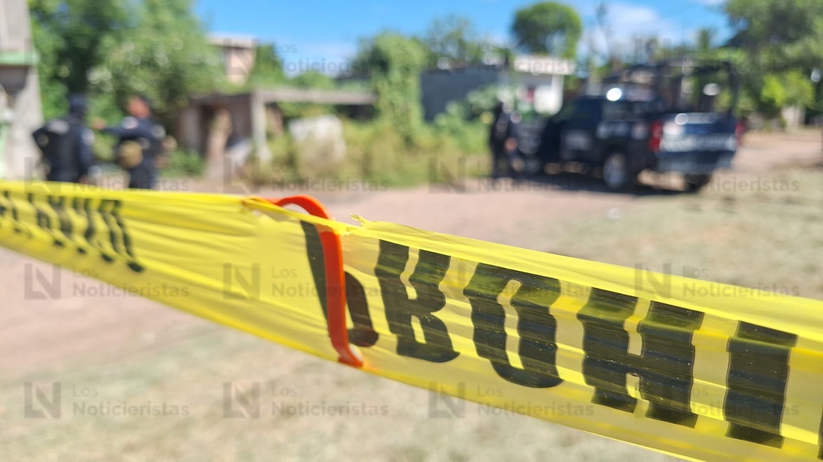 Envuelto en plásticos negros y atado con cinta gris se encuentran asesinada a una persona en El Ranchito de Culiacán