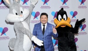 Fallece Eric Bauza, voz en inglés de Bugs Bunny y otros personajes de Looney Tunes, a los 46 años