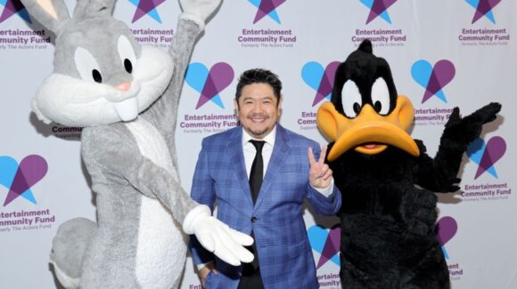 Fallece Eric Bauza, voz en inglés de Bugs Bunny y otros personajes de Looney Tunes, a los 46 años