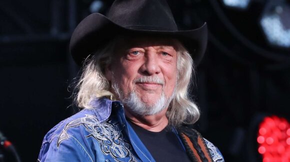 Fallece John Anderson, ícono estadounidense de la música country, a los 71 años de edad