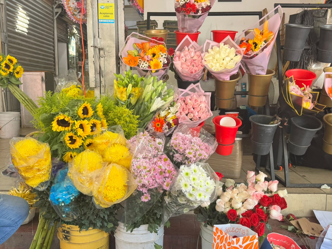 Floristas estan listos para el Día de Muertos en Culiaçán