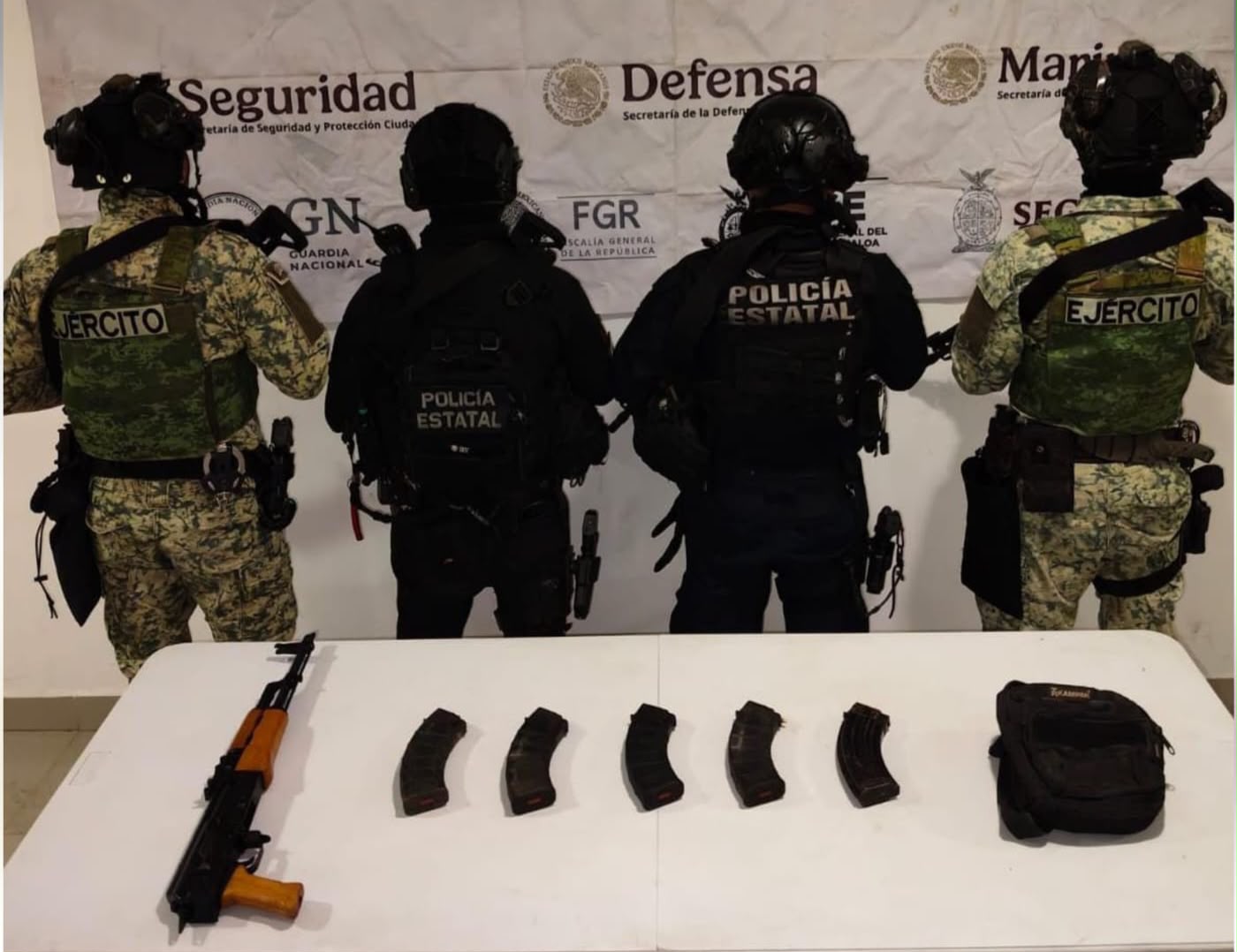 Hallan a hombre herido bajo un puente en Concordia, Sinaloa; llevaba un fusil AK-47