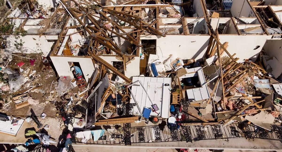 Huracán Isaías deja casi 396 mil hogares sin luz en Florida y Alabama; reportan cuatro muertes
