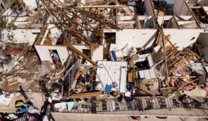 Huracán Isaías deja casi 396 mil hogares sin luz en Florida y Alabama; reportan cuatro muertes