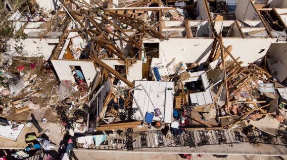Huracán Isaías deja casi 396 mil hogares sin luz en Florida y Alabama; reportan cuatro muertes