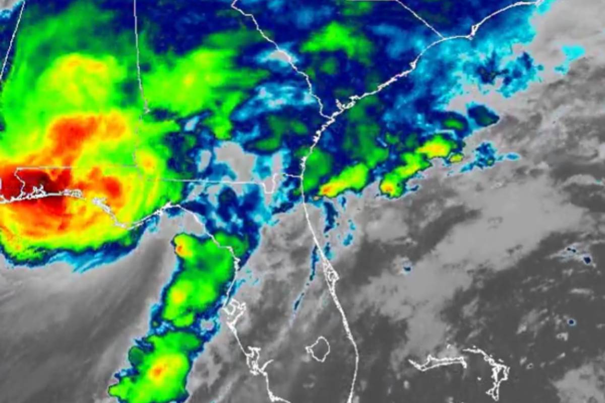 Huracán Isaías toca tierra en Florida como categoría 2