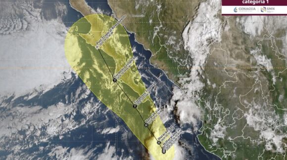 Huracán Simón baja a categoría 1 y permanece semiestacionado frente a Jalisco