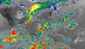 Huracán ‘Rachel’ se intensifica a categoría 3 al sur de Baja California Sur