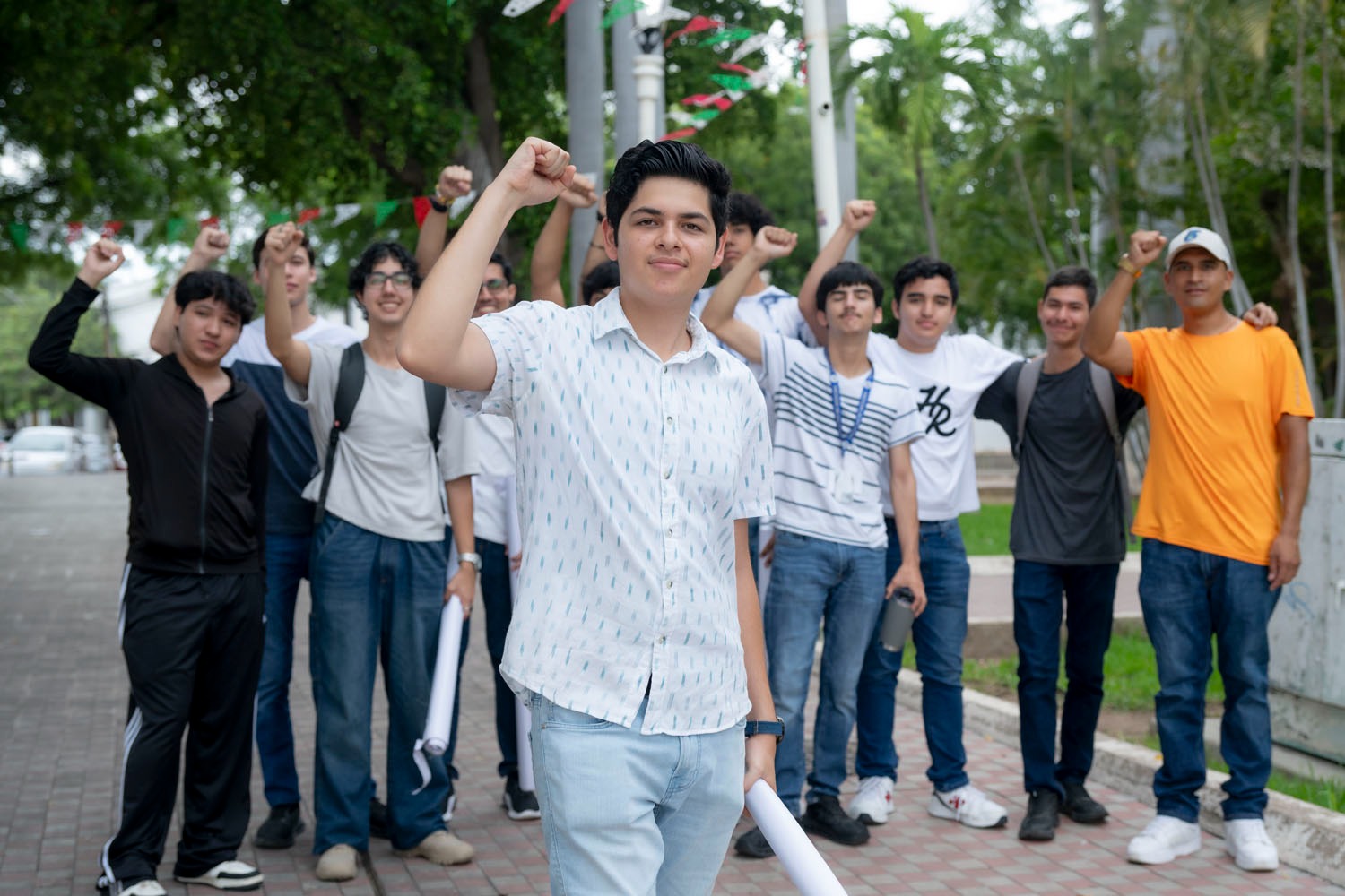 Jóvenes de la UAS conmemoran el 2 de octubre