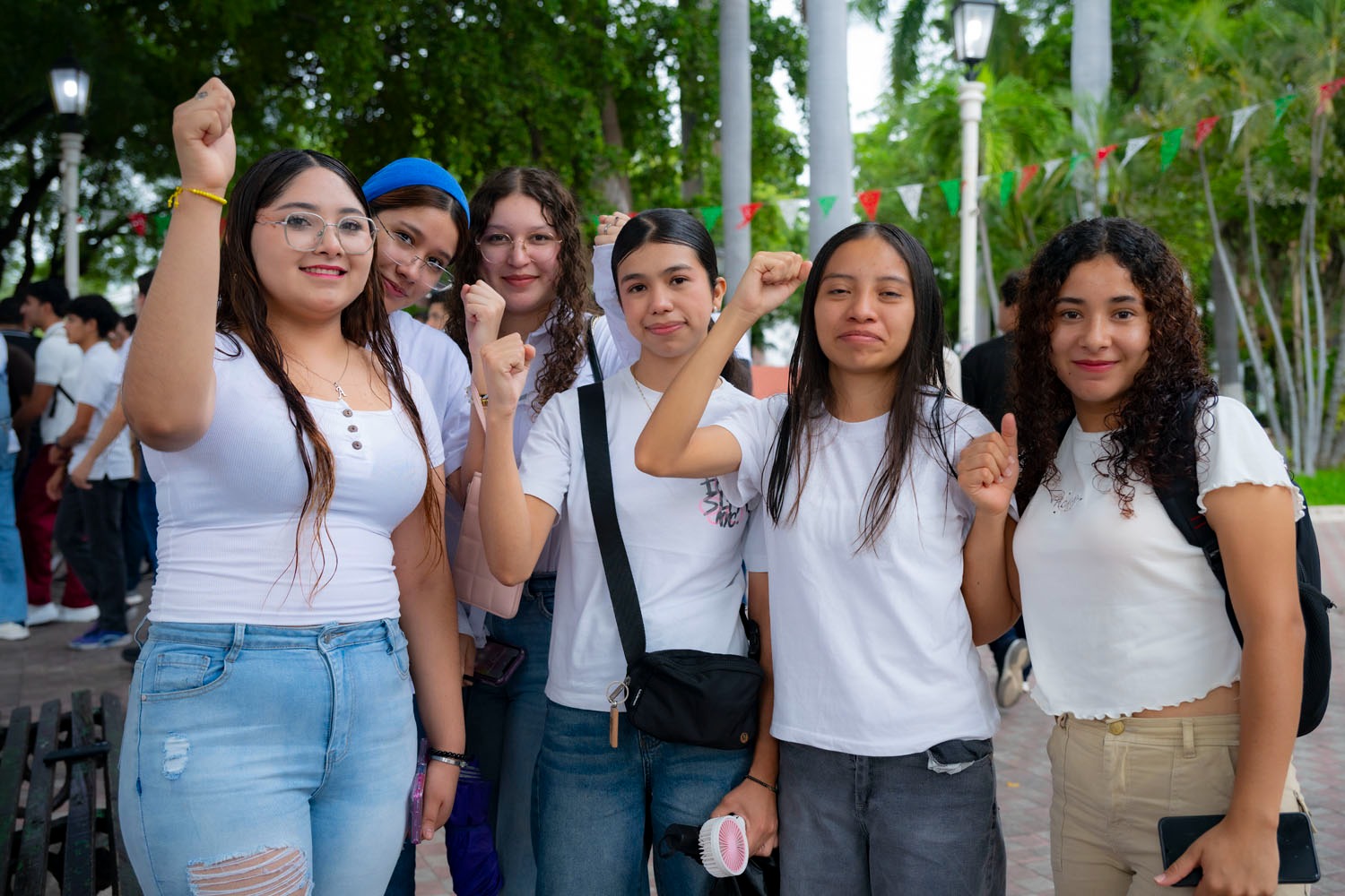 Jóvenes de la UAS conmemoran el 2 de octubre