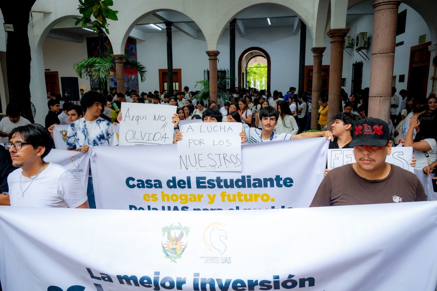 Jóvenes de la UAS conmemoran el 2 de octubre