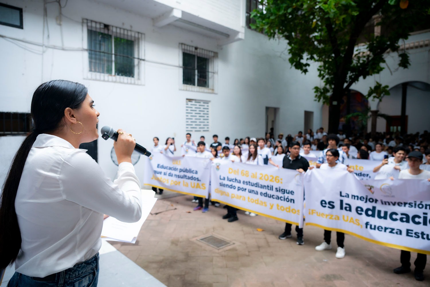 Jóvenes de la UAS conmemoran el 2 de octubre