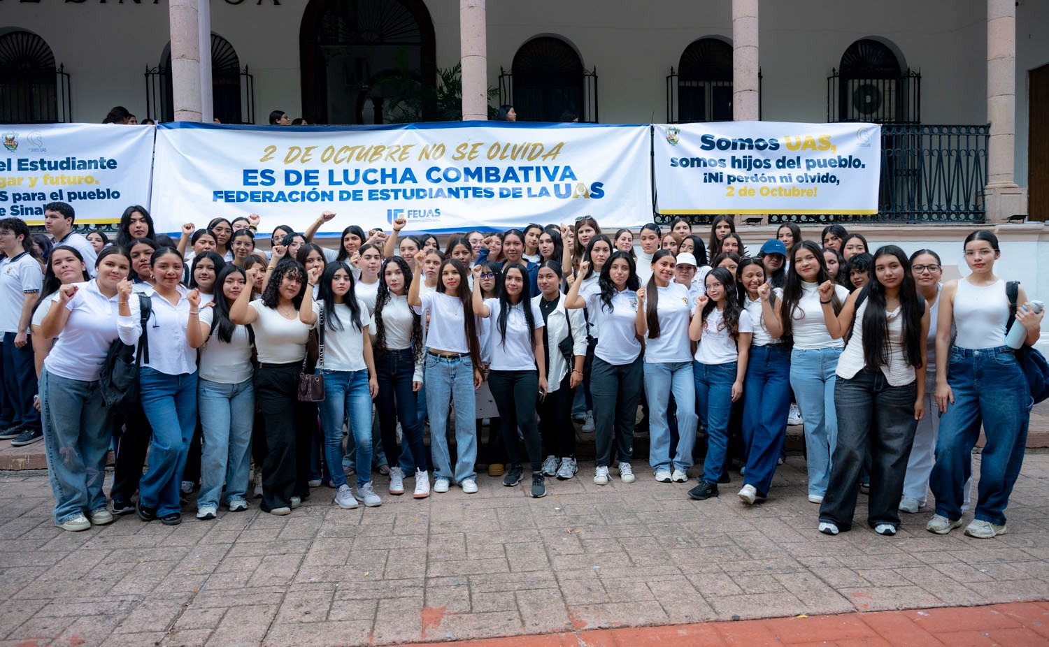 Jóvenes de la UAS conmemoran el 2 de octubre