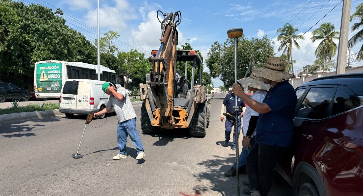 ¿Qué provocó el socavón en la Emilio Barragán de Mazatlán, Sinaloa? Jumapam inspecciona antiguo drenaje