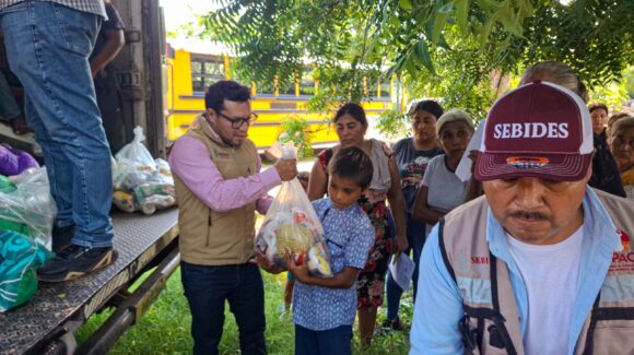 Llevan despensas y colchonetas a más de 200 familias indígenas de Escuinapa y Mazatlán, Sinaloa