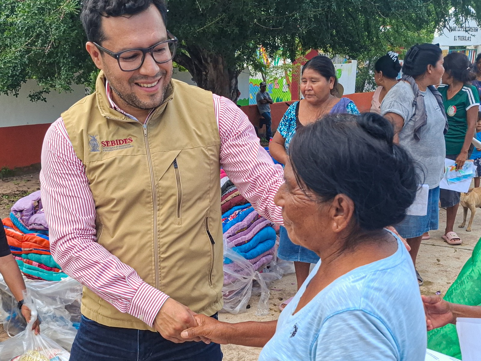 Llevan despensas y colchonetas a más de 200 familias indígenas de Escuinapa y Mazatlán, Sinaloa