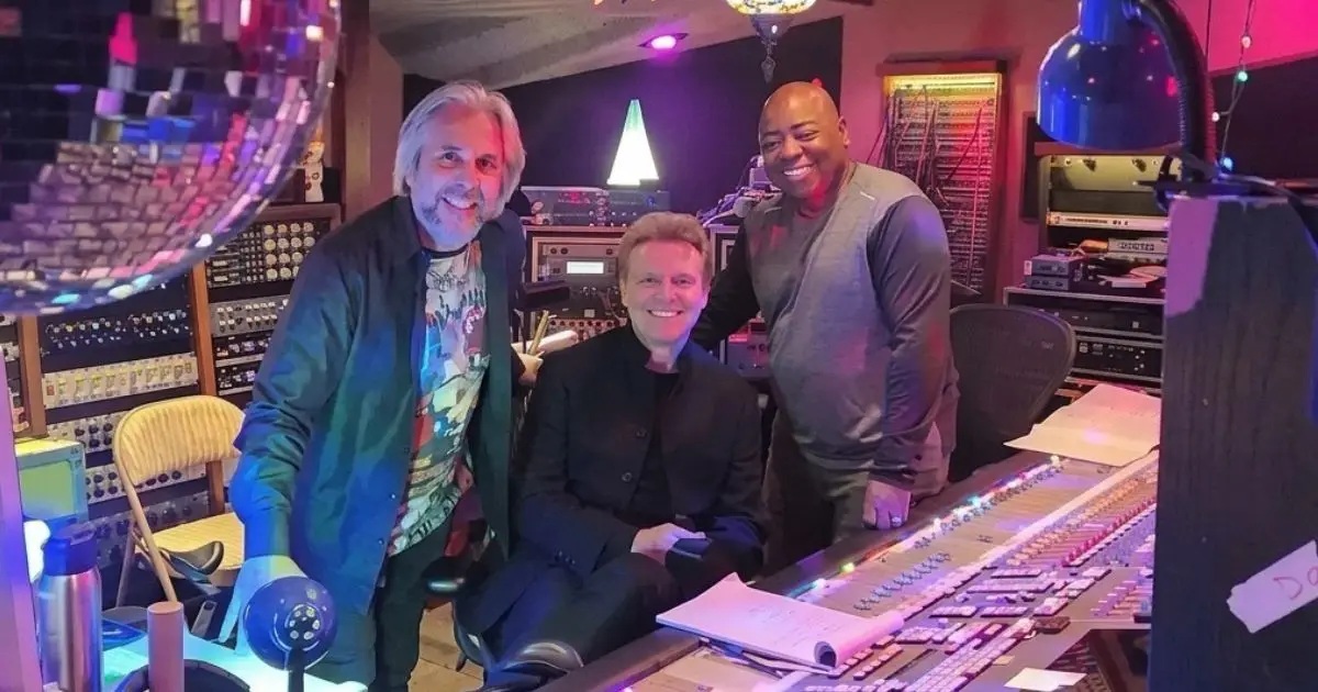 Luis Miguel junto al productor Paul Jackson Jr