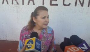 Defiende directora de la ETI 28 que ella no maneja cuotas escolares; documentos están en revisión