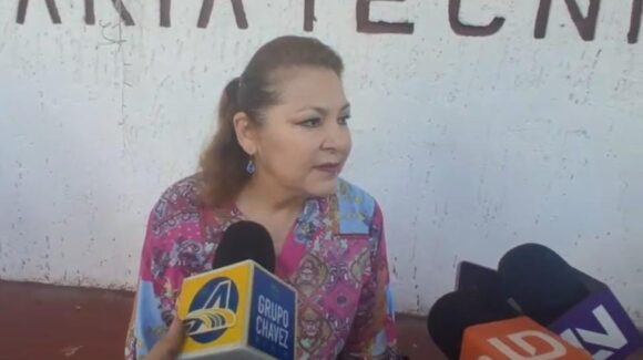 Defiende directora de la ETI 28 que ella no maneja cuotas escolares; documentos están en revisión