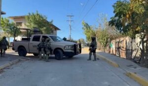 Balean camión urbano que transportaba estudiantes en Escuinapa; conductor resulta lesionado