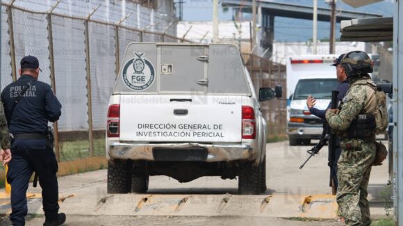 Separan del cargo a director de penal de Mazatlán tras riña que dejó 11 reos y un niño muerto, informa gobernadora