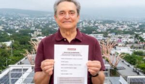 Pío López Obrador se registra para diputación en Chiapas; asegura que respetará resultados
