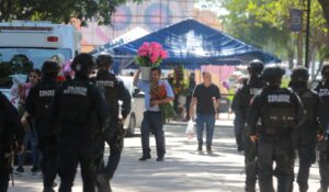 Prohibido el consumo de alcohol y el ingreso de vehículos en panteones de Sinaloa; Seguridad Publica despliega operativo